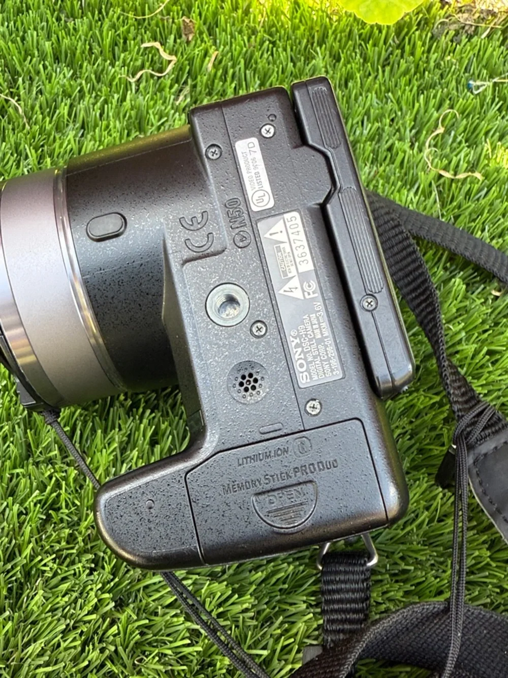 Sony Black Bridge Camera with Carl Zeiss Lens and Branded Strap